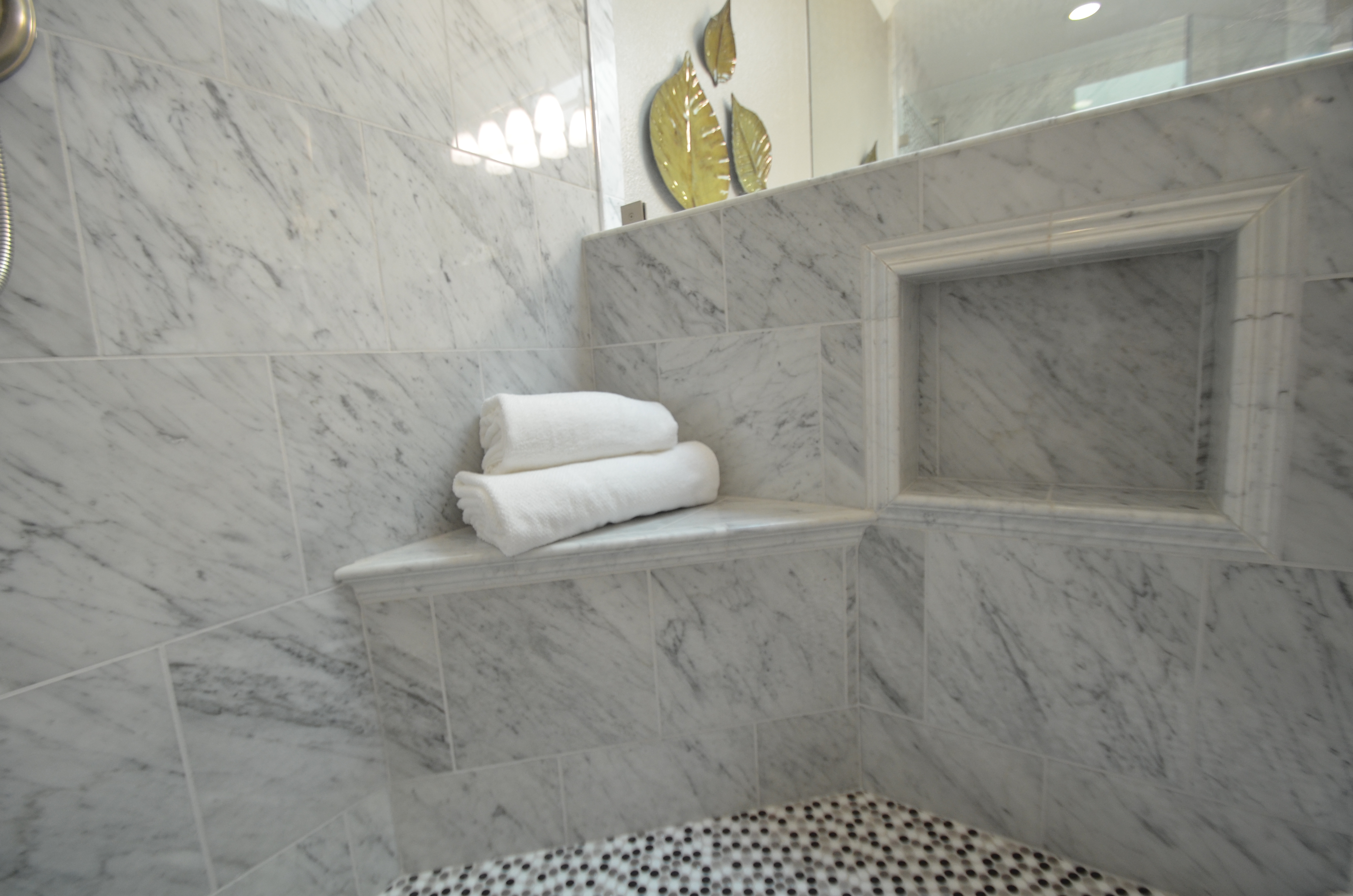 shower bench and niche with pebble floors