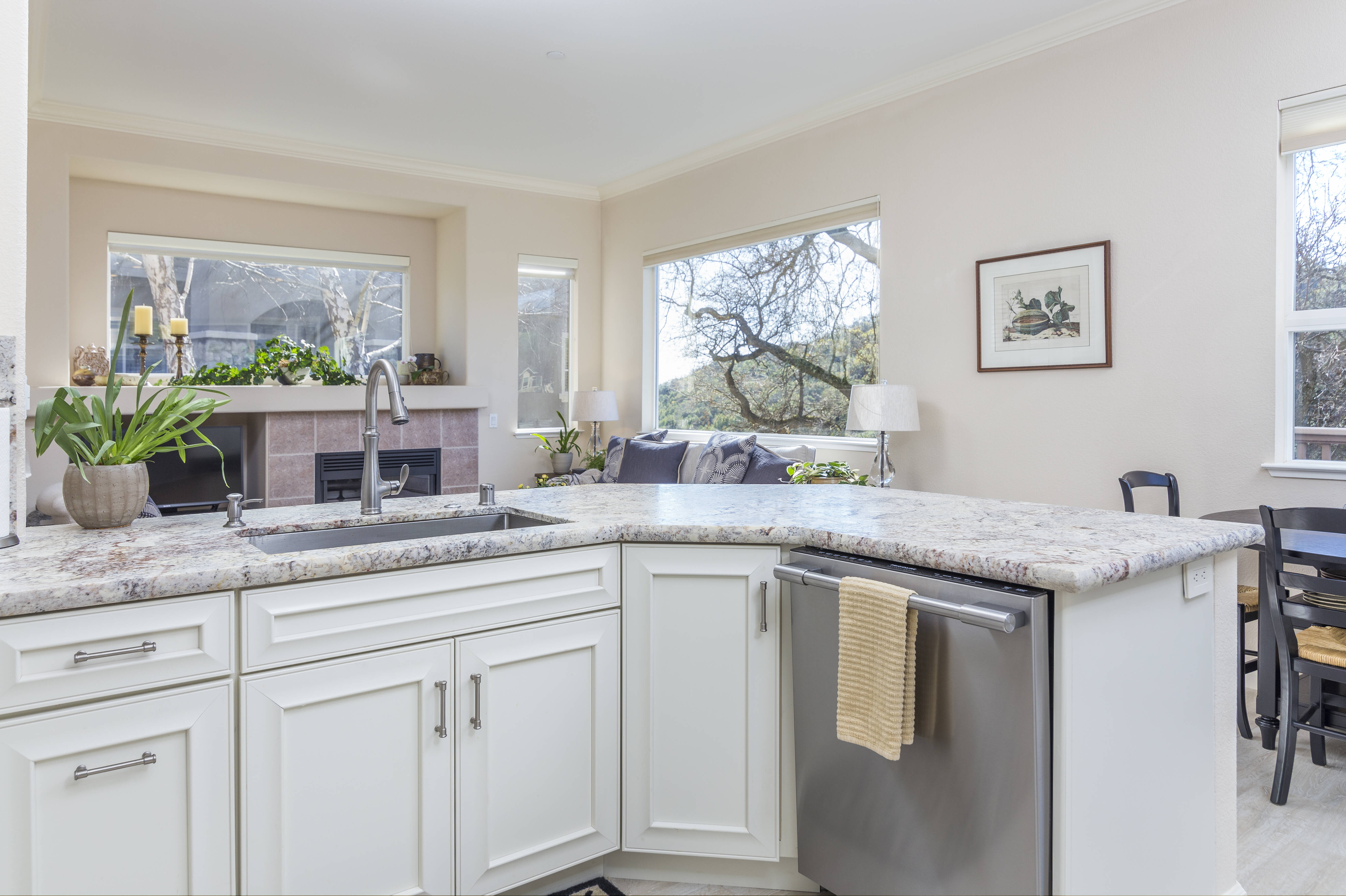 Quartz countertop with square edge profile in modern Rossmoor kitchen
